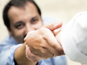 centro ascolto mano